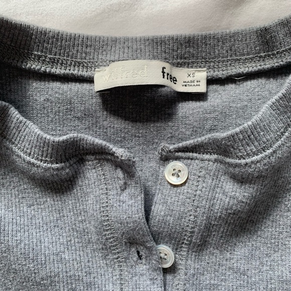 Aritzia Wilfred henley long sleeve - Picture 4 of 5